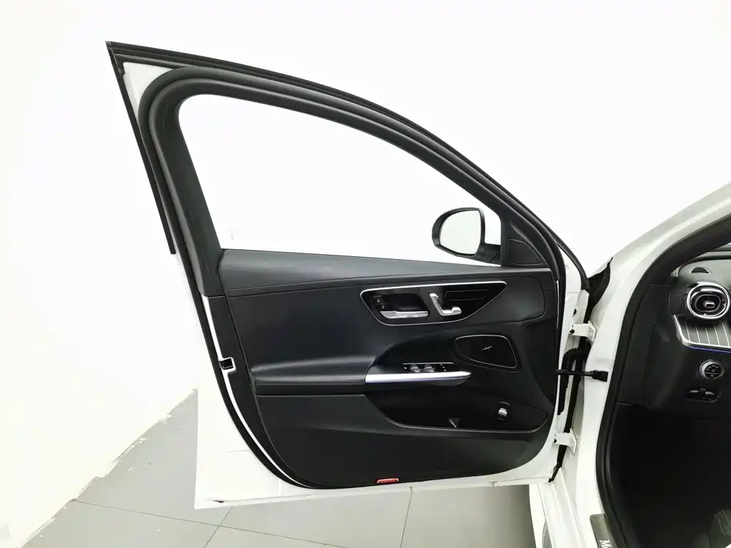 Mercedes-Benz C-Class — миниатюра 8