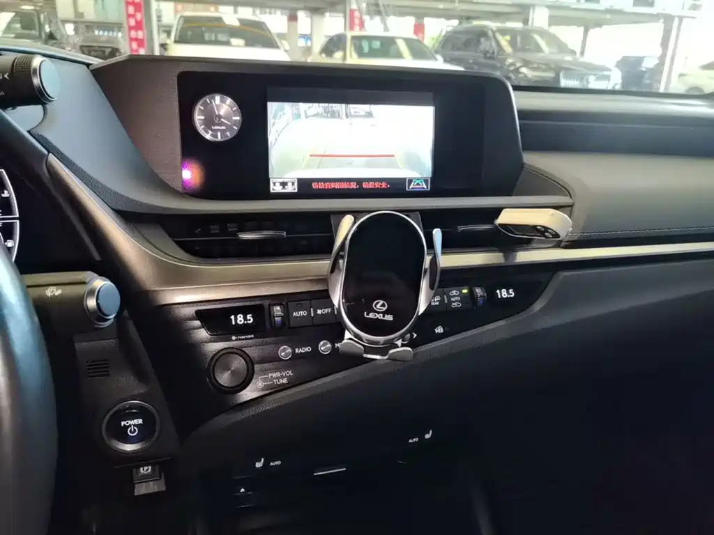 Lexus ES — миниатюра 13
