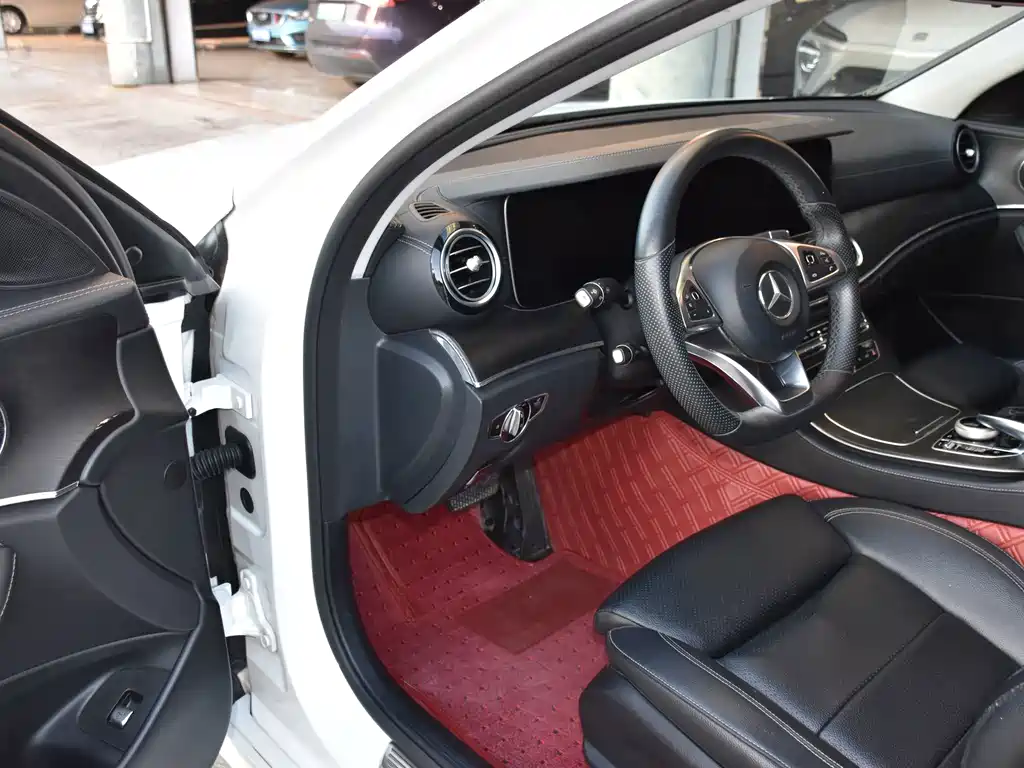 Mercedes-Benz E-Class — миниатюра 6