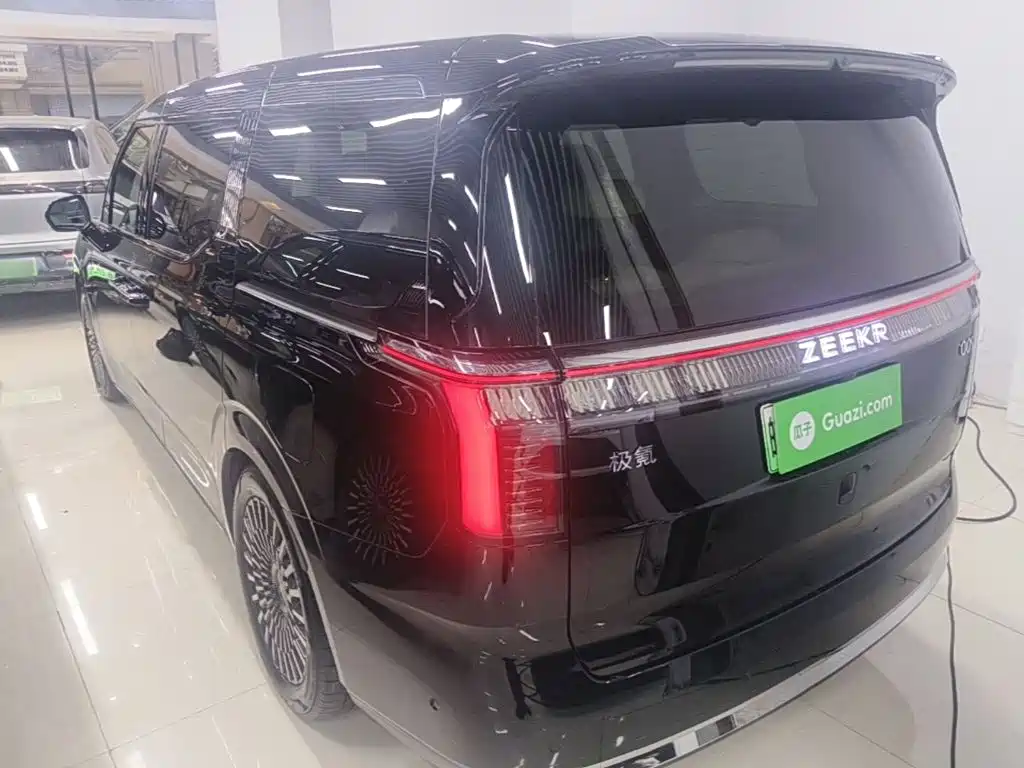 Zeekr 009 2024 мест Executive 108kWh