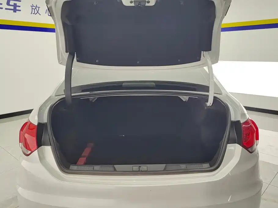 Citroen C4L — миниатюра 4