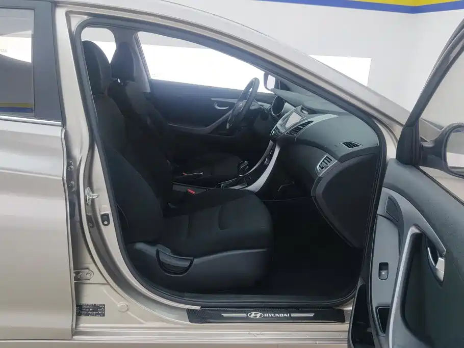 Hyundai Elantra Langdong — миниатюра 8