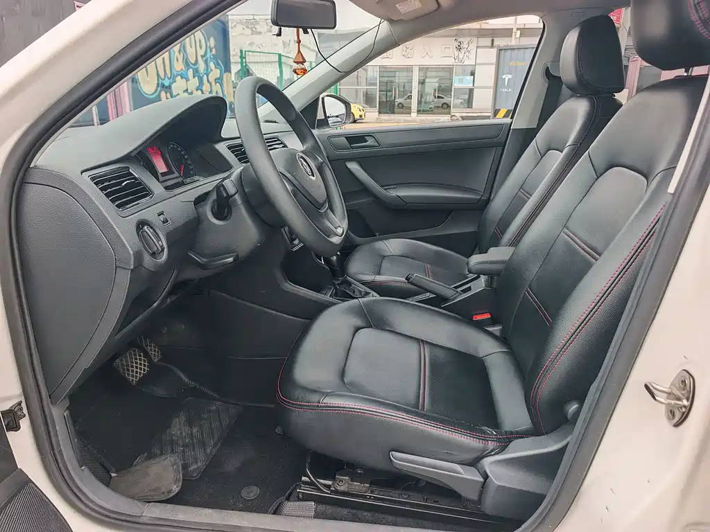 Volkswagen Santana — миниатюра 9