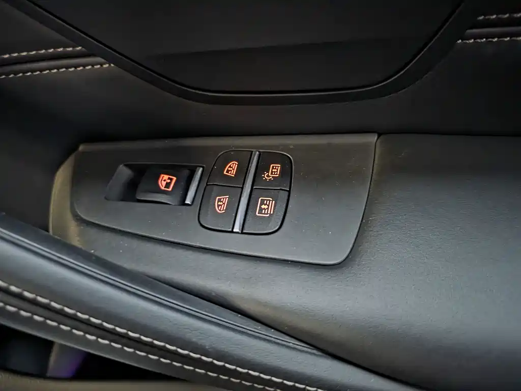BMW 5 Series — миниатюра 11