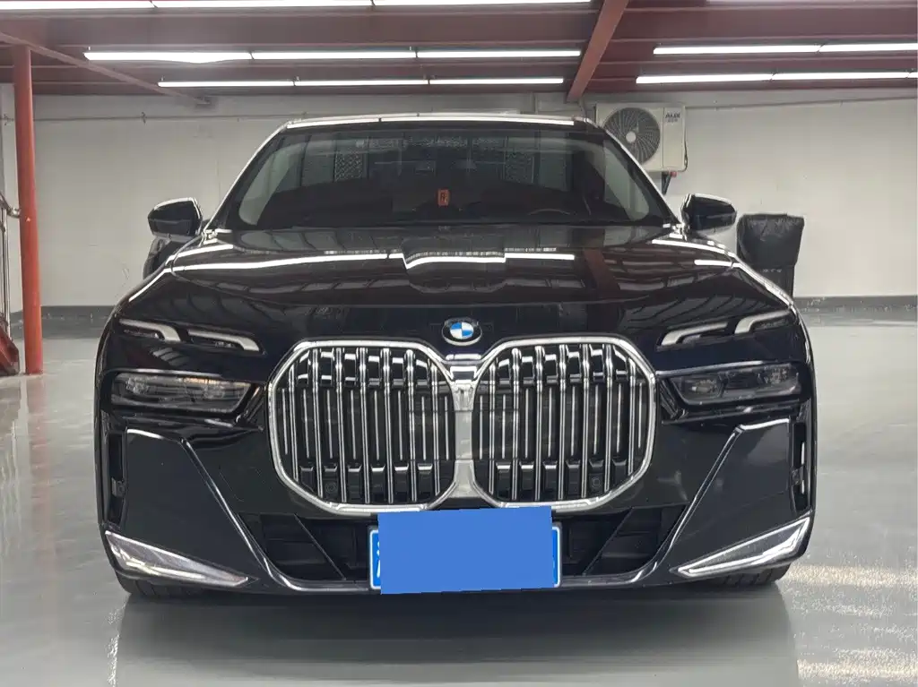 BMW 7 Series — миниатюра 2