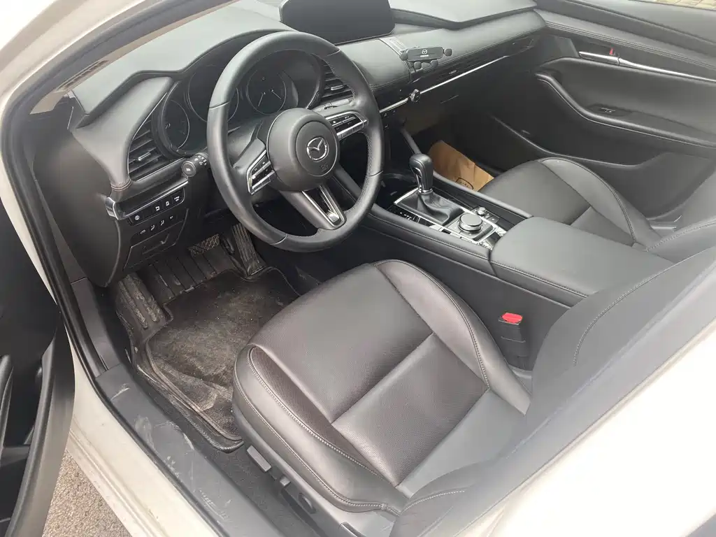 Mazda Mazda3 3 2022 2.0L AT