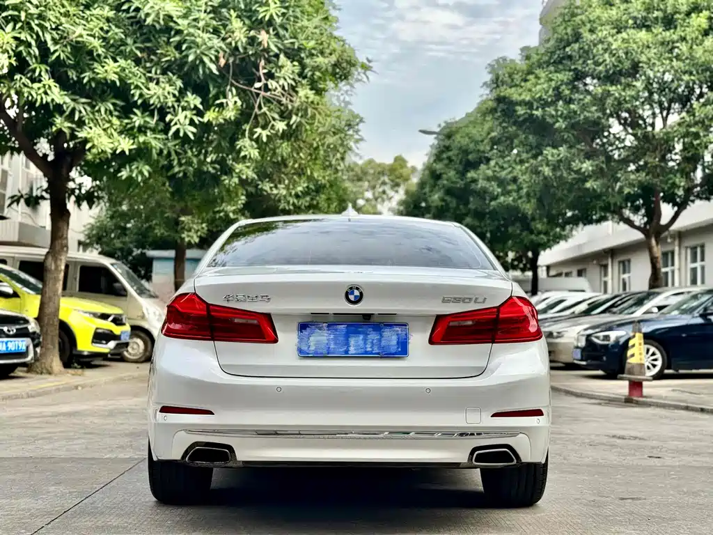 BMW 5 Series — миниатюра 11