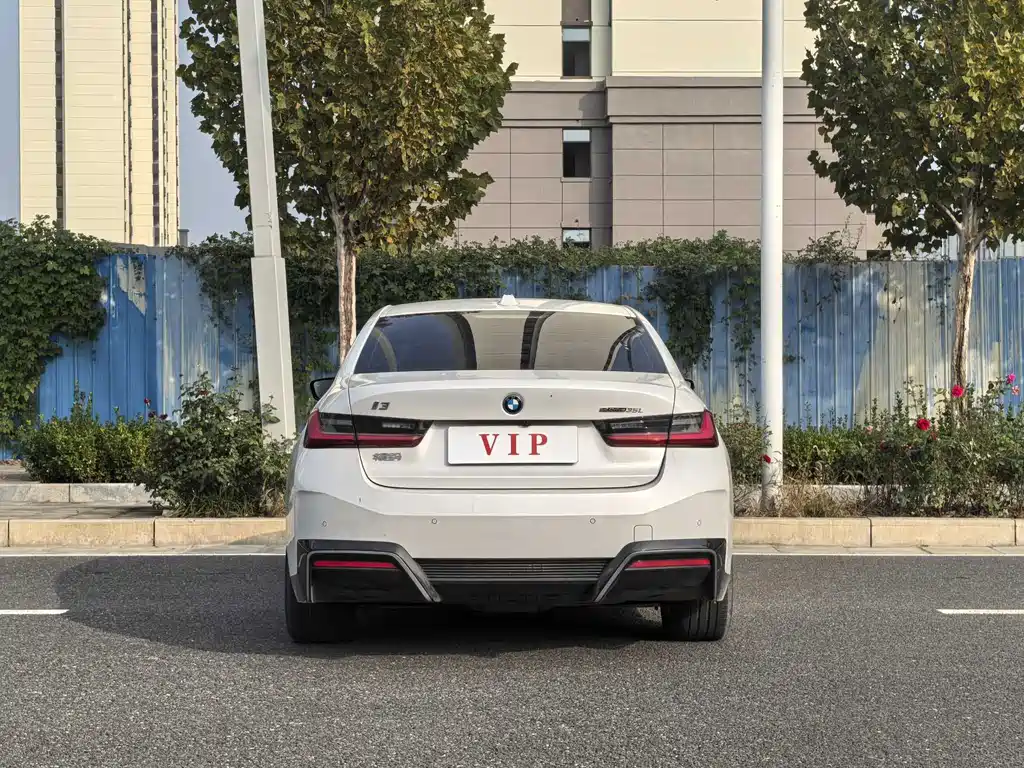 BMW i3 2025 eDrive 35 L