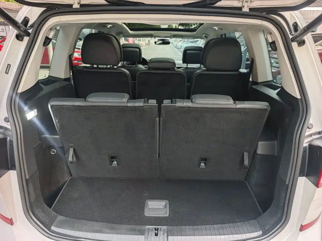 Volkswagen Touran — миниатюра 23