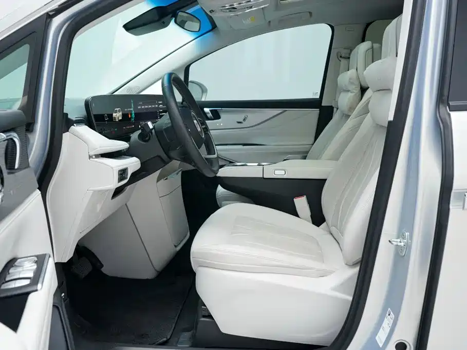 Buick GL8 Hybrid — миниатюра 5