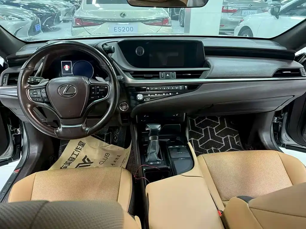 Lexus ES 2018 260 V