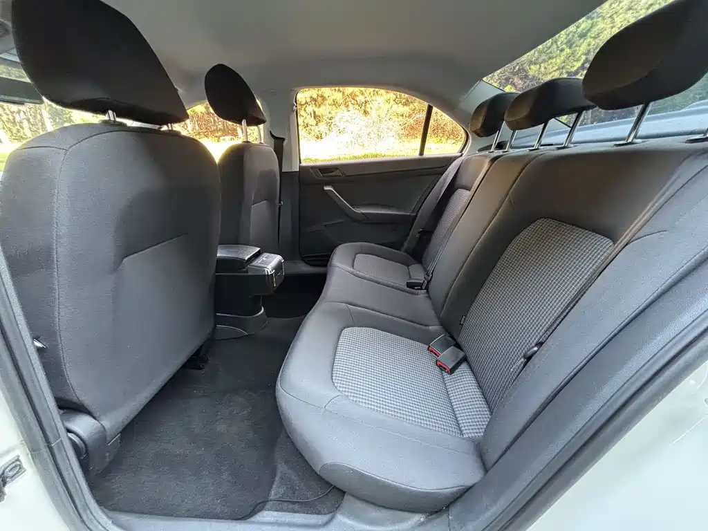 Volkswagen Santana — миниатюра 8