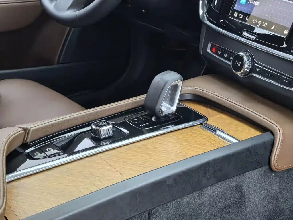 Volvo S90 — миниатюра 5