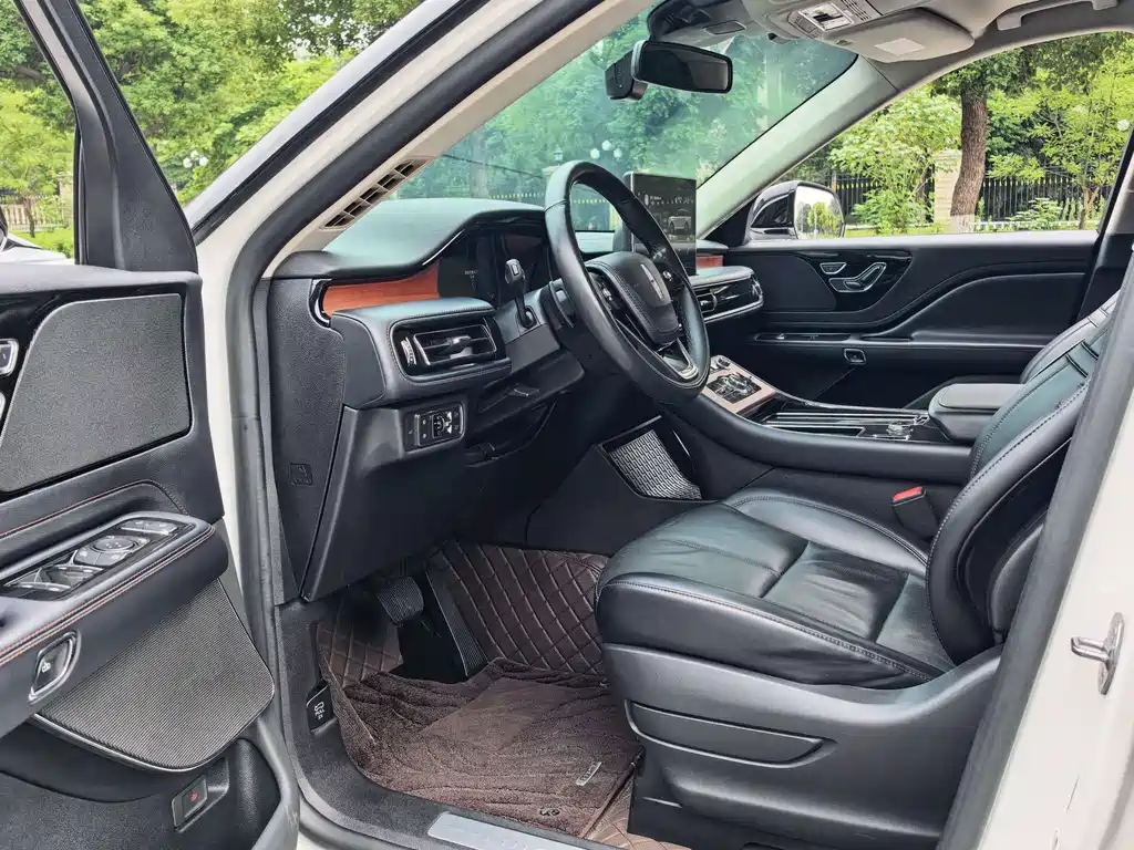 Lincoln Aviator — миниатюра 7