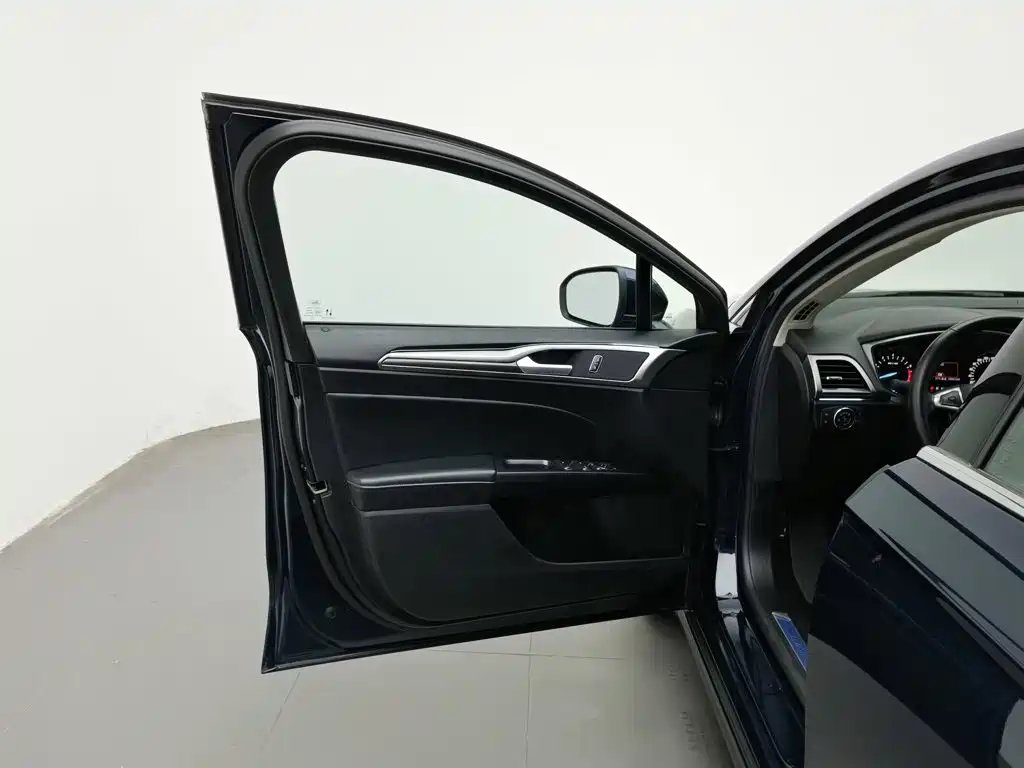 Ford Mondeo — миниатюра 8