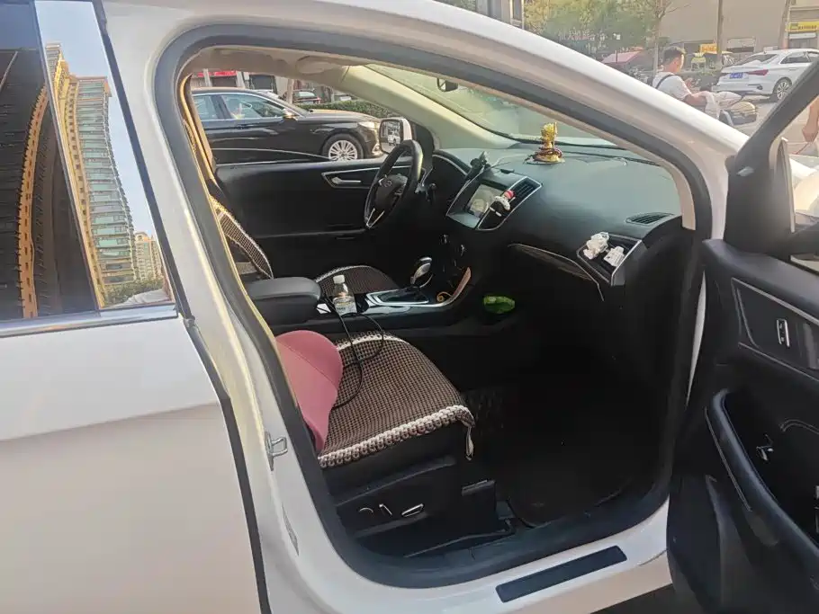 Ford Edge — миниатюра 8