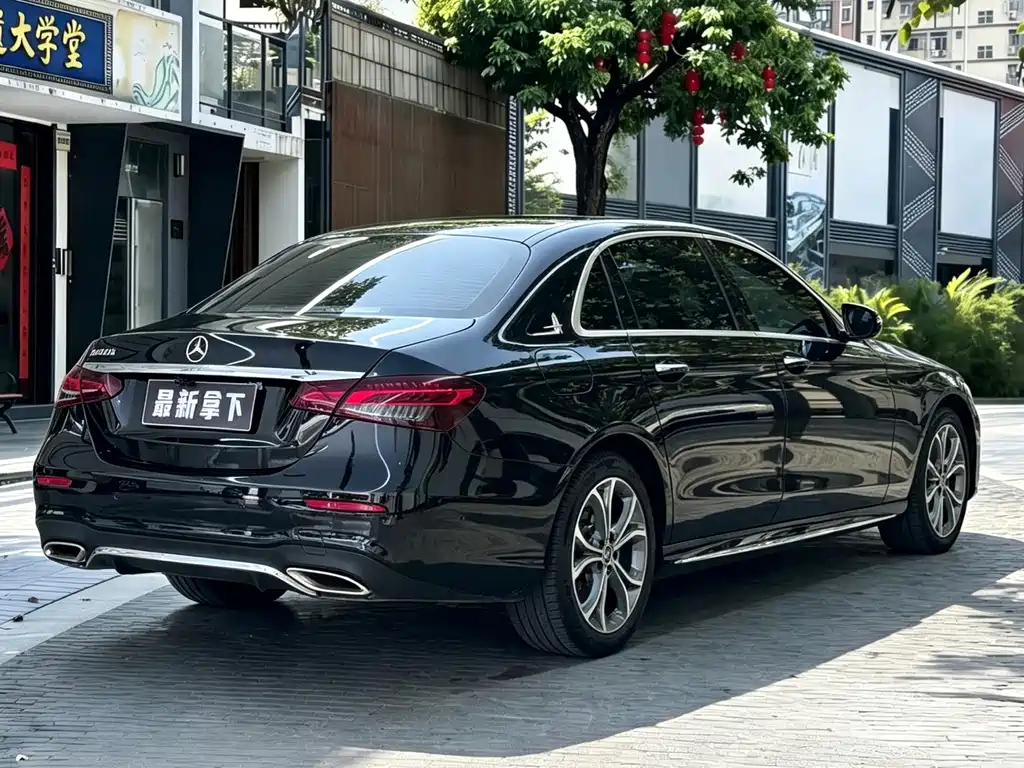 Mercedes-Benz E-Class — миниатюра 9
