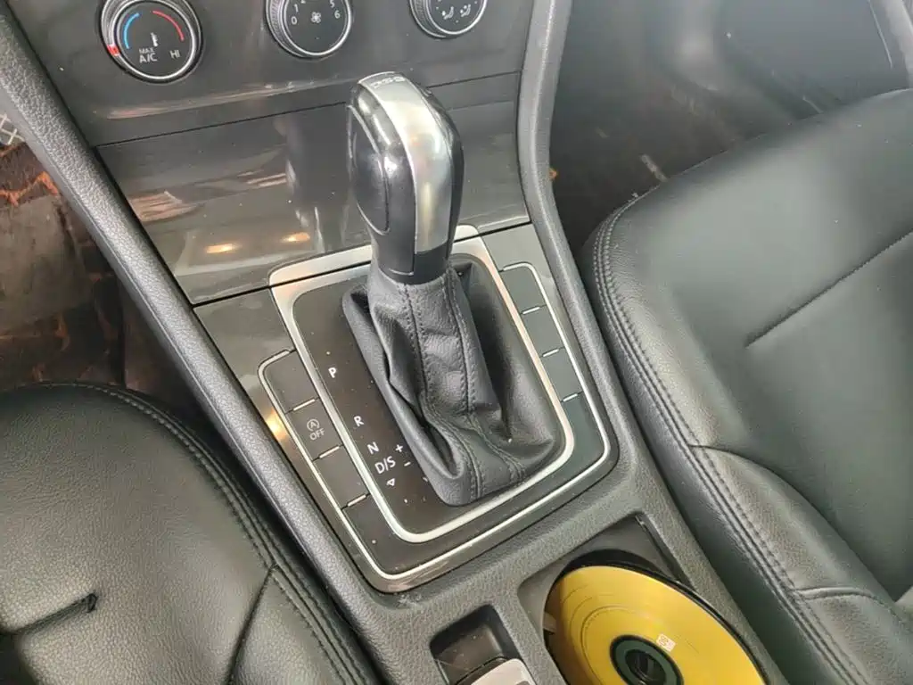 Volkswagen Golf — миниатюра 14