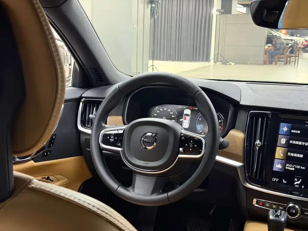 VOLVO S90