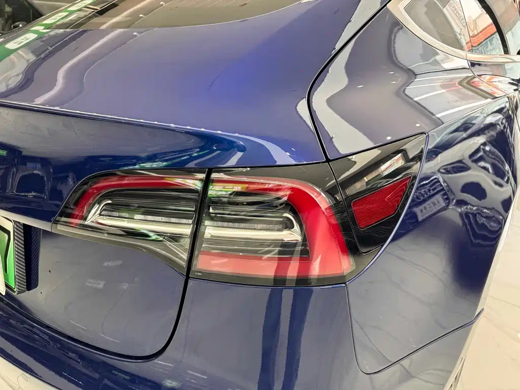 Tesla Model 3 — миниатюра 21