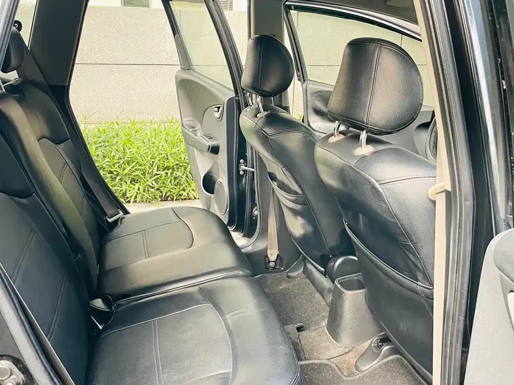 Honda Fit — миниатюра 8