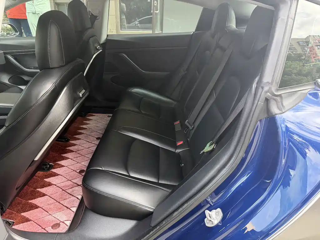 Tesla Model 3 — миниатюра 7