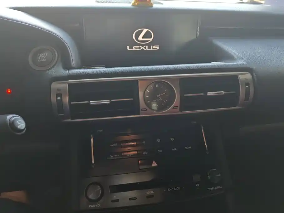 Lexus IS — миниатюра 13
