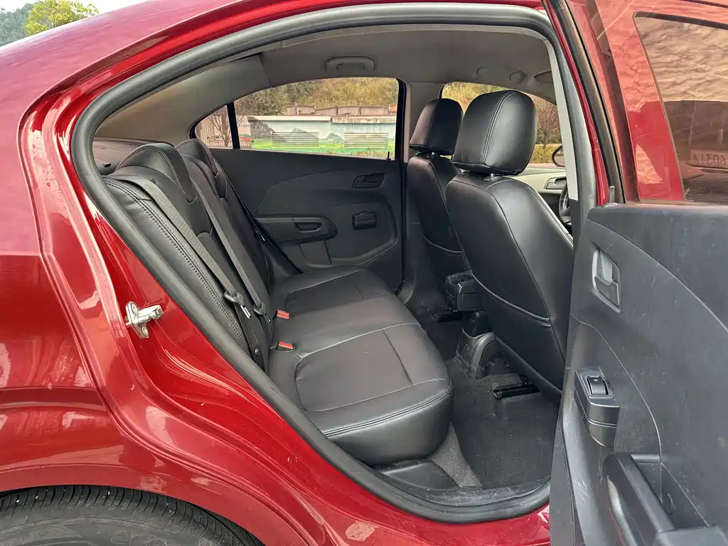 Chevrolet Aveo — миниатюра 11