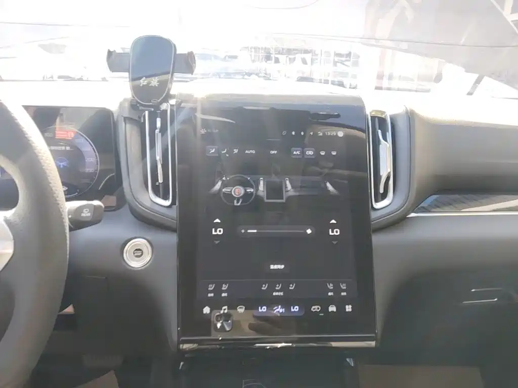 Hongqi Hongqi HS3 — миниатюра 13