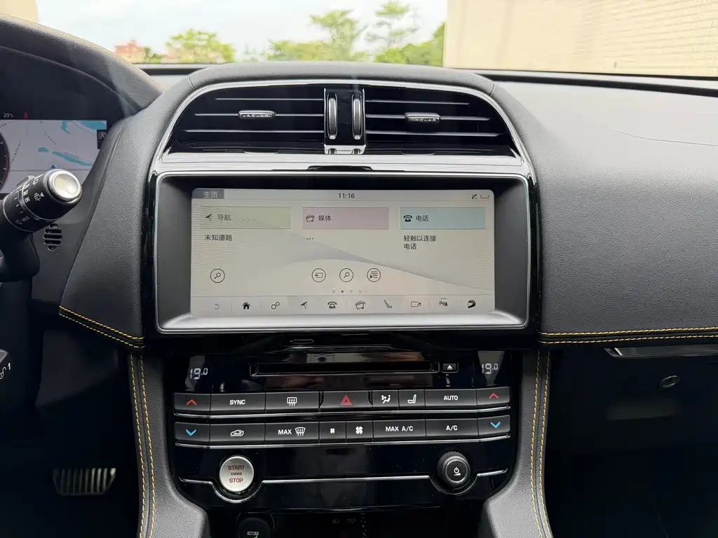 Jaguar F-PACE — миниатюра 18