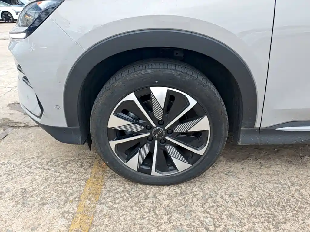 BYD PLUS New Energy — миниатюра 23