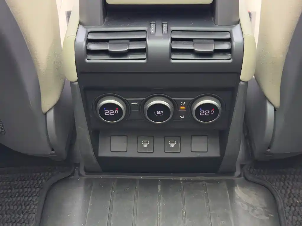Land Rover Defender — миниатюра 13