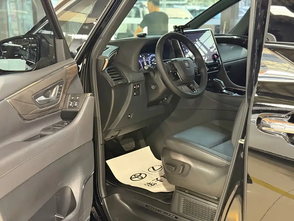 Toyota Vellfire — миниатюра 6