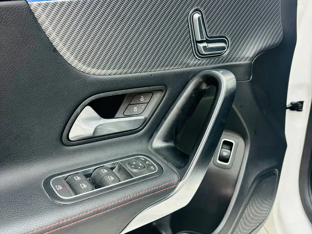 Mercedes-Benz A-Class — миниатюра 10