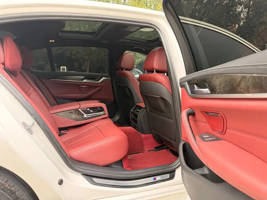 BMW 5 Series — миниатюра 7