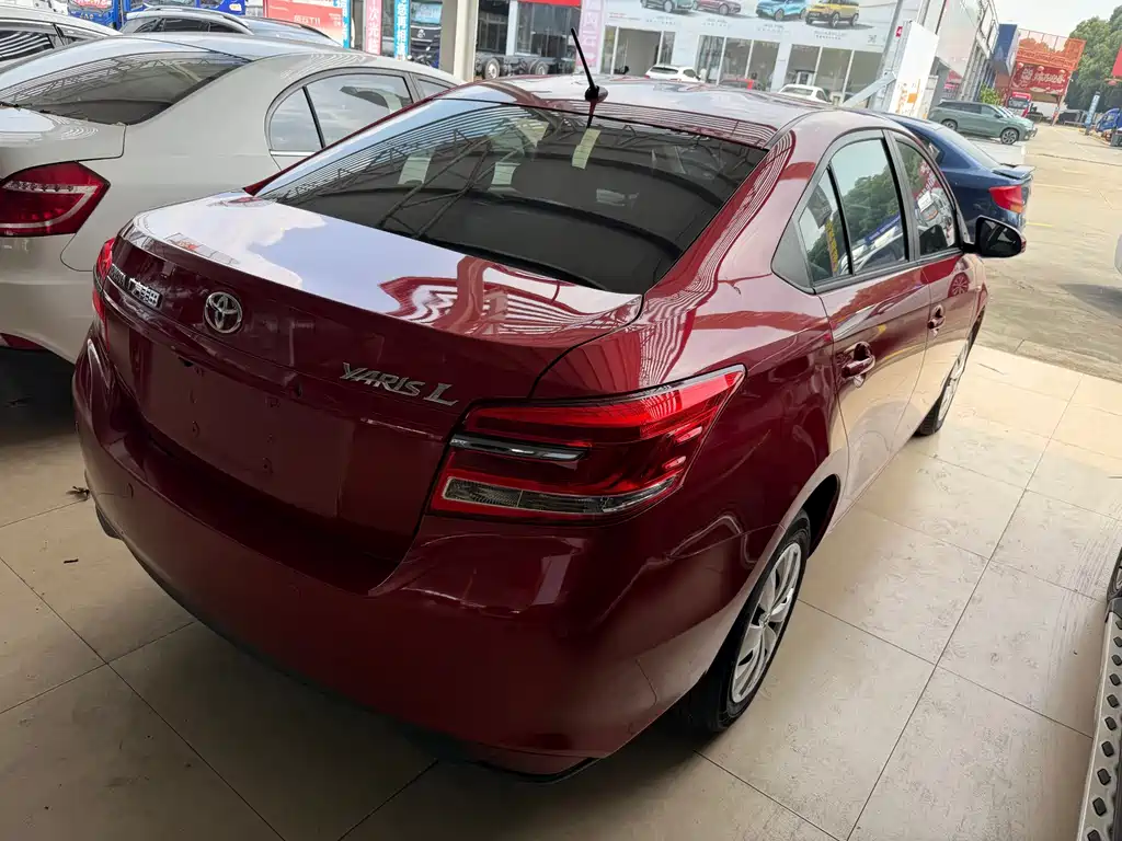 Toyota Yaris L — миниатюра 9