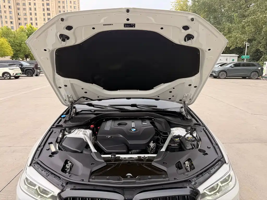 BMW 5 Series — миниатюра 17