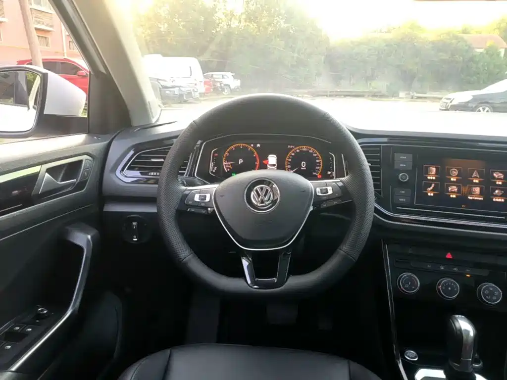 Volkswagen T-Roc — миниатюра 11