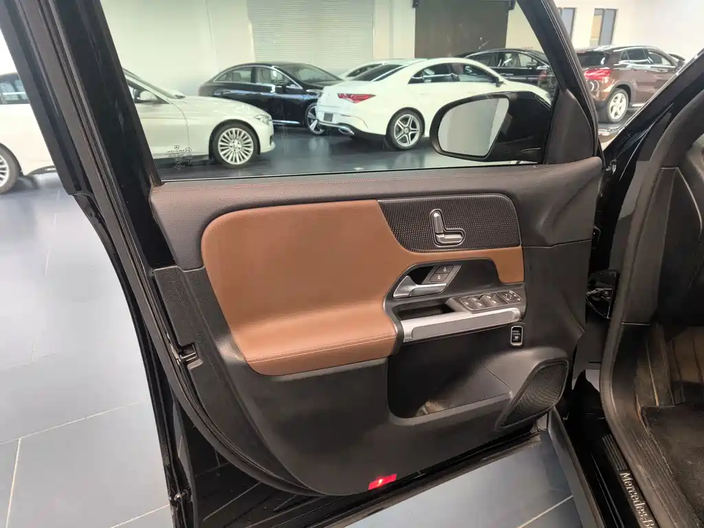 Mercedes-Benz GLB — миниатюра 7