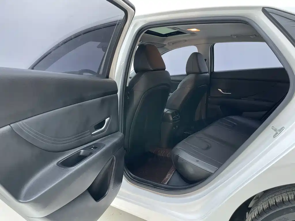 Hyundai Elantra — миниатюра 26
