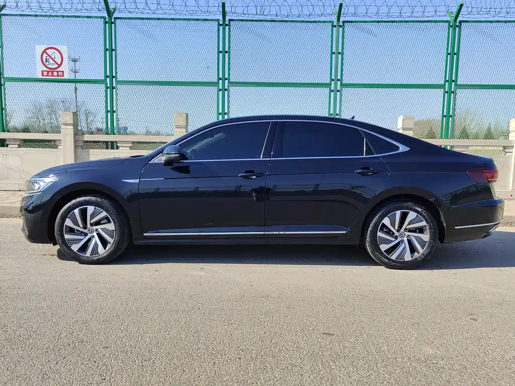 VOLKSWAGEN PASSAT NEW ENERGY