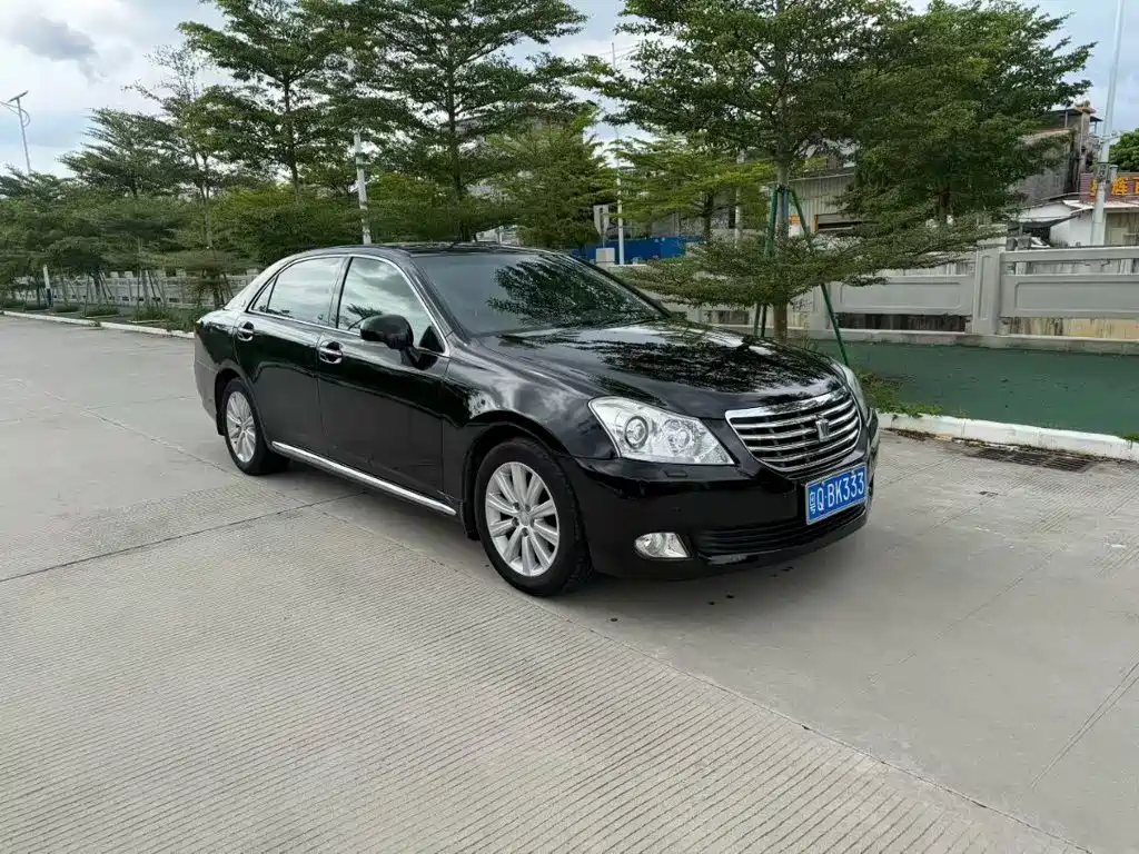 Toyota Crown — миниатюра 3