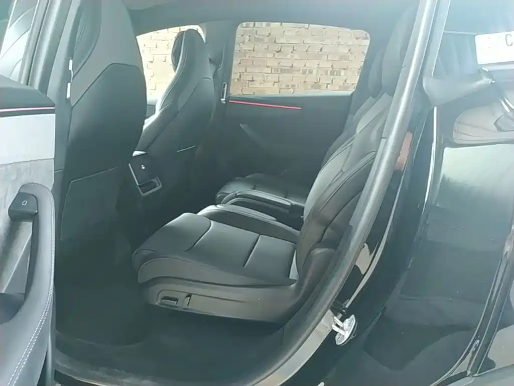 Tesla Model Y L — миниатюра 17