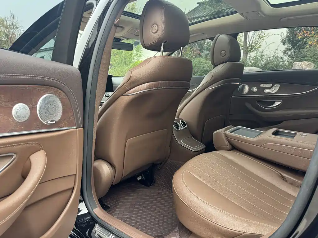 Mercedes-Benz E-Class — миниатюра 6