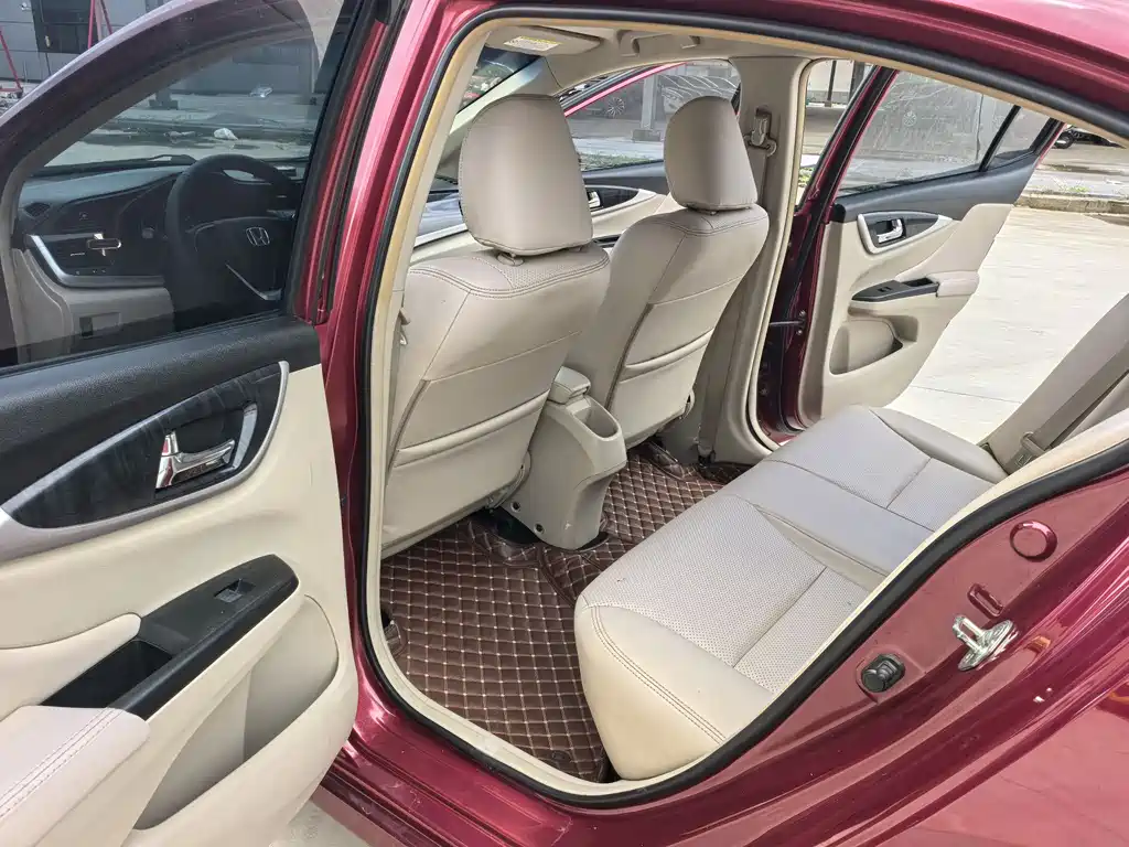 Honda Crider 2013 1.8L AT Comfort
