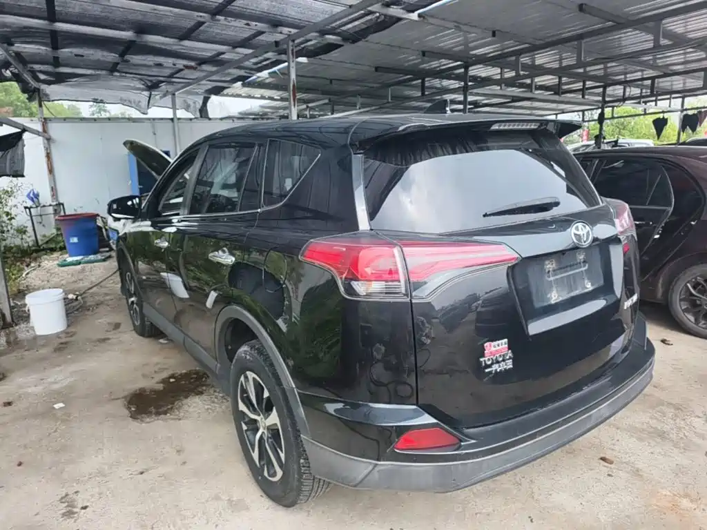 Toyota RAV4 — миниатюра 5