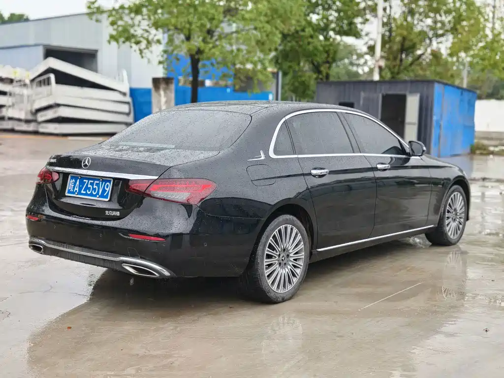 Mercedes-Benz E-Class — миниатюра 6