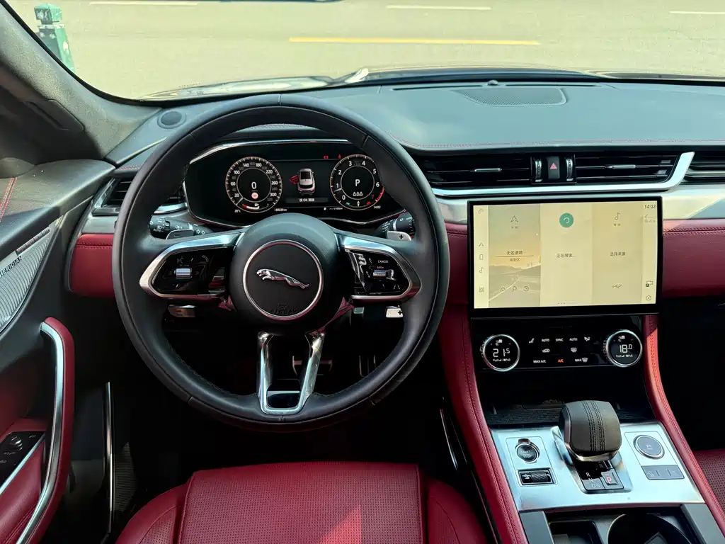 Jaguar F-PACE — миниатюра 10