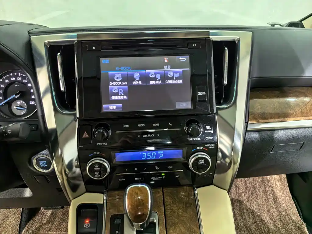 Toyota Alphard — миниатюра 9