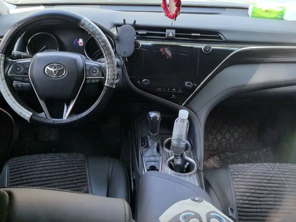 Toyota Camry — миниатюра 5